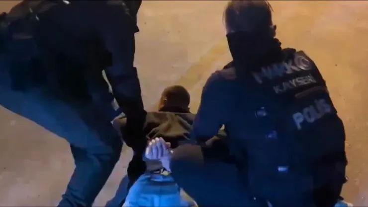 Şüphelinin çantasından 5 adet ruhsatsız tabanca çıktı