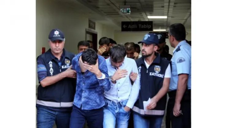 Suriyeli 'Tırnakçılar' Polisten Kaçamadı