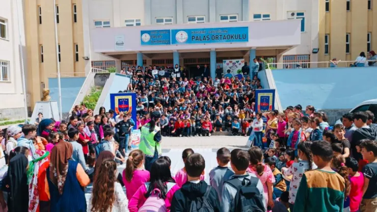 Sürücü, yolcu, öğrenci ve yayalara yönelik trafik eğitimleri verildi