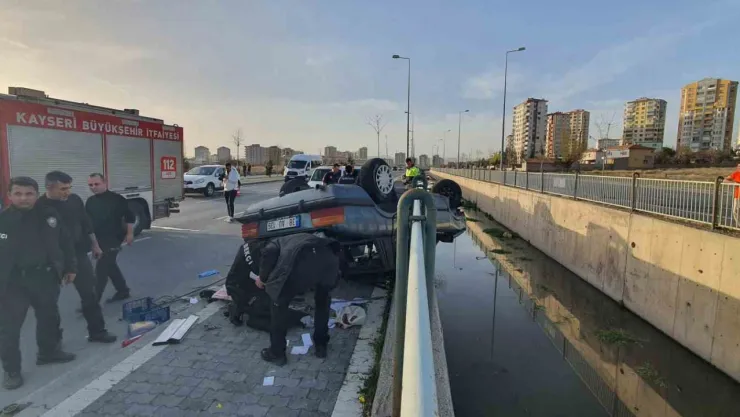 Takla atan otomobil kanala düşmeden son anda durdu: 1 yaralı