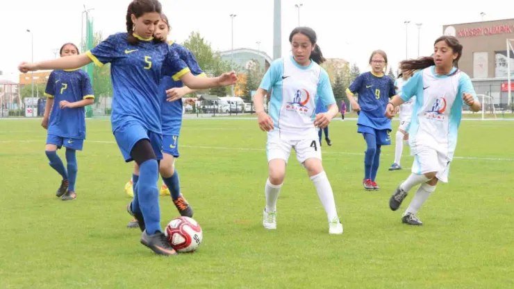 Talas 75. Yıl Mühibe Germirli Ortaokulu penaltılarla güldü