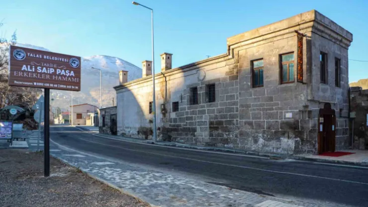 Talas'ın tarihi hamamı iftardan sahura kadar açık