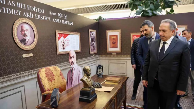 Talas, Mehmet Akif'i sergiyle andı