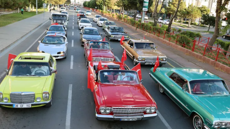 Talas'ta Kalasik Araçlarla 29 Ekim Turu