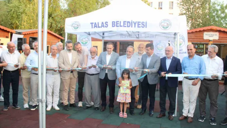 Talas'ta Kitapların Kalbi Atıyor: Sahaflar Çarşısı Açıldı