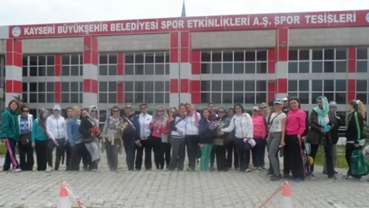 Talas Spor tesisi üyelerinden sağlıklı yaşam yürüyüşü