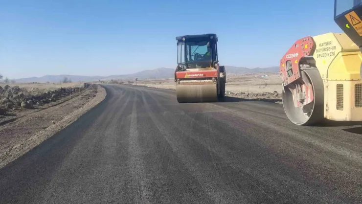 Taşhan'ı merkeze bağlayacak yolda çalışmalar devam ediyor