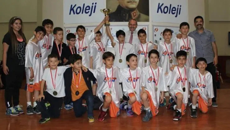 Tekden Koleji Minik Basketbol Takımı Kayseri Şampiyonu