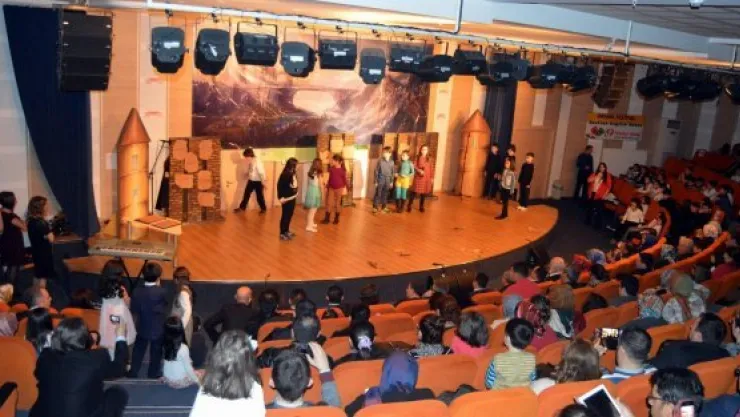 Tekden öğrencilerinden yabancı diller festivali