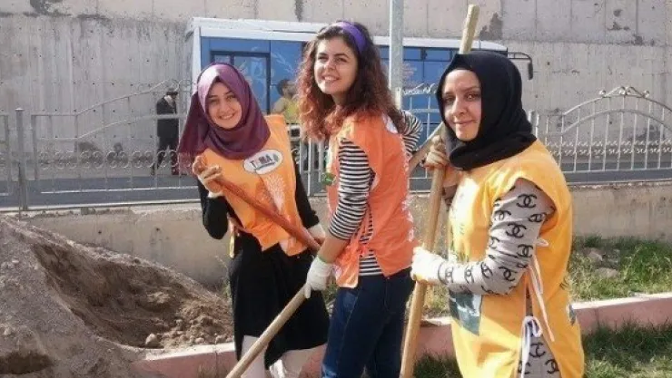 Tema Kayseri Gevher Nesibe Anaokulu Bahçesini Ağaçlandırdı