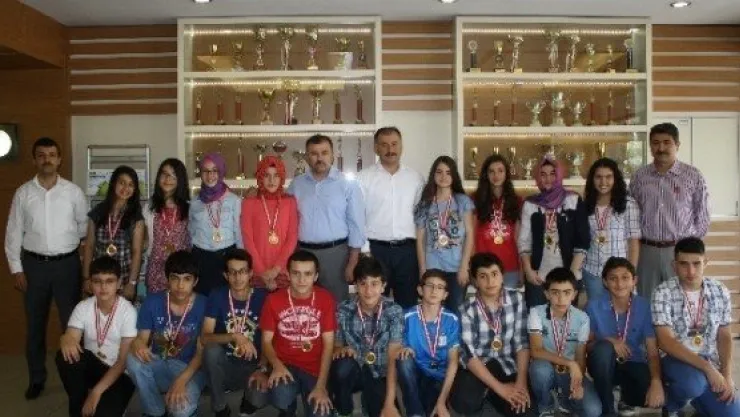 Teog Yerleştirmede 44 Fen Lisesi Kazandıran Kılıçaslan, Göz Kamaştırdı 