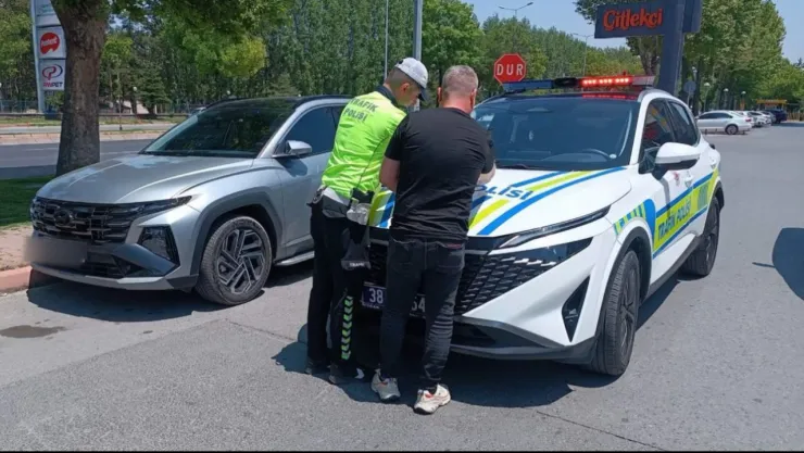Ters yönde ilerleyen 26 araca toplam 240 bin TL ceza