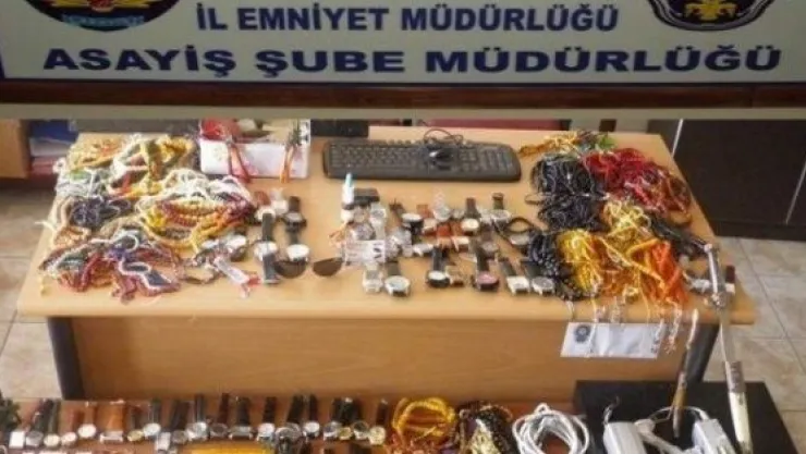 Tespih Hırsızları Yakalandı 