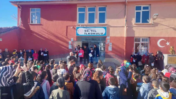 Tomarza'da Öğrencilerin Karne Heyecanı