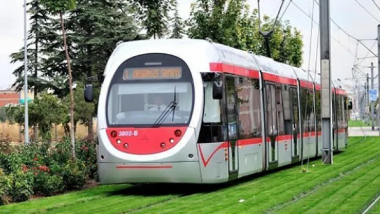 Tören alanına ücretsiz otobüs ve tramvay