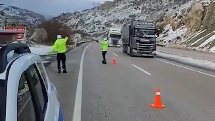 Trafikte kış kontrolleri: sürücüler kış lastiği konusunda bilinçlendirildi