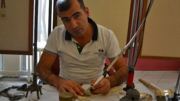 Tükenmeye Yüz Tutmuş Meslekleri Yaşatmaya Çalışıyorlar 