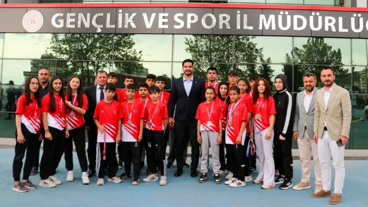 Türkiye Güreş Federasyonu Başkanı Taha Akgül'den Kayseri'ye ziyaret