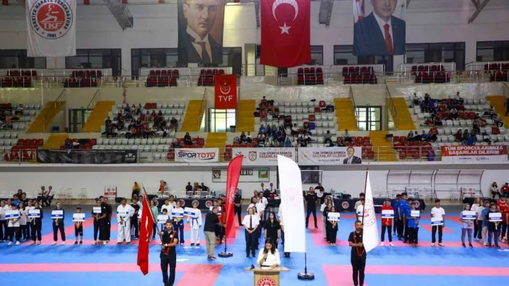 Türkiye Karate Şampiyonası'nın açılış seremonisi yapıldı