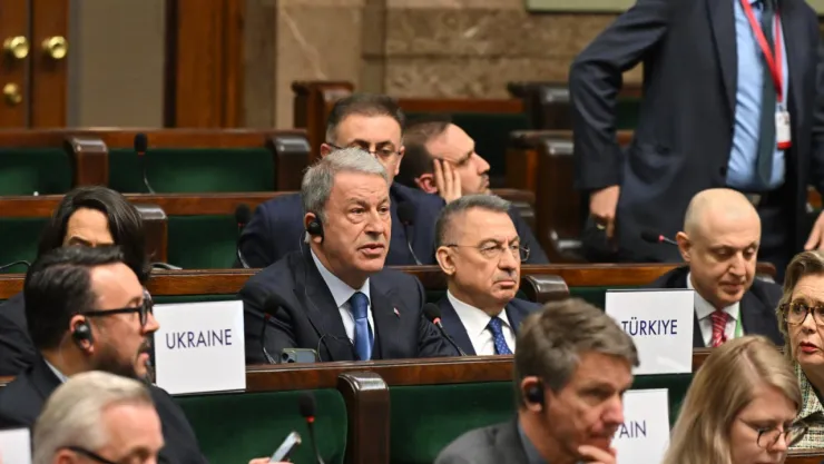 Türkiye'nin Güvenlik Vizyonu: Akar'dan Varşova'da Önemli Mesajlar