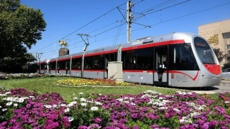 Üniversite Hattı'na Elektrik Veriliyor 