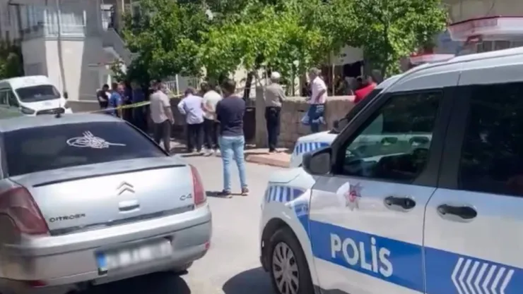 Üvey Kızıyla Tartışan Yaşlı Adam, Önce Kızını Sonra da Kendini Vurdu