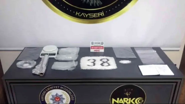 Uyuşturucu madde iç çamaşırından çıktı