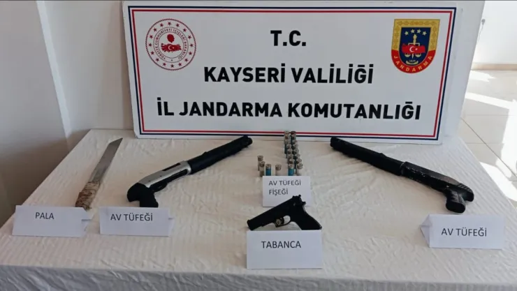 Uyuşturucu satmak suçundan aranan 2 şahıs yakalandı