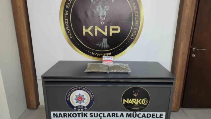 900 gr. uyuşturucuyu kente sokamadan yakalandı
