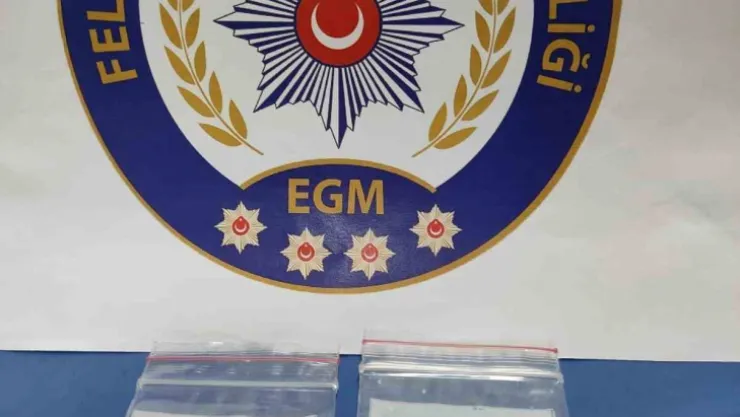 Uyuşturucudan aranan şahıs, uyuşturucu madde ile yakalandı