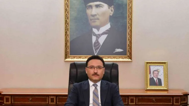 Vali Çiçek: '30 Ağustos, aziz milletimizin hiçbir zaman esareti kabul etmeyeceğini tüm dünyaya haykırdığı gündür'