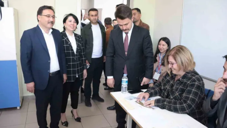 Vali Çiçek: 'Güzel bir ortamda seçimi götürüyoruz'