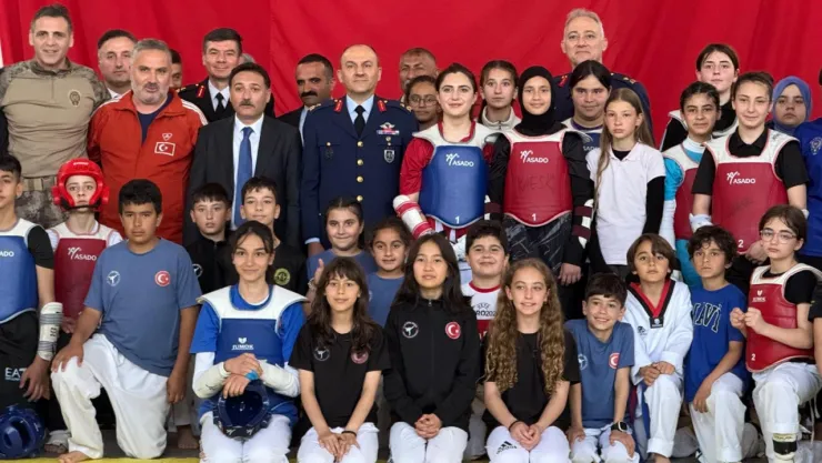 Vali Çiçek: 'Emniyet ERVA spor okulu onurumuzu yükselten en önemli kurumlarımızdan, spor okullarımızdan birisi'
