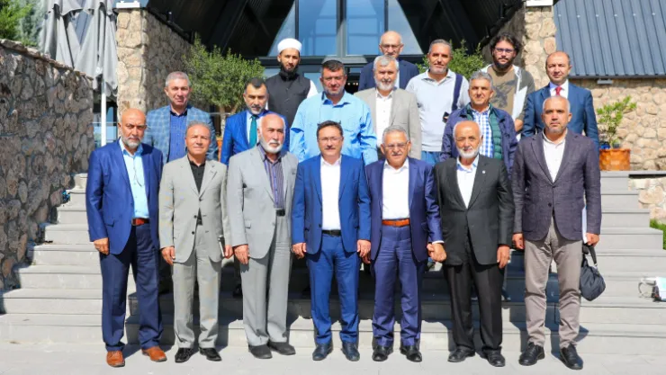 Vali Çiçek hayır kurumları ile buluştu