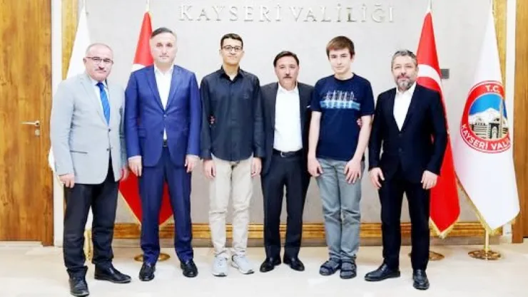 Vali Gökmen Çiçek, YKS'de Dereceye Giren İmam Hatiplileri Kabul Etti