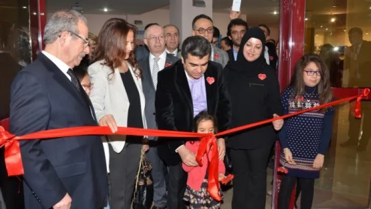 Vali Düzgün, 8 Mart Dünya Kadınlar Günü'nde Kadınların Resim Sergisi'ni Açtı