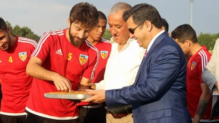 Vali Düzgün'den Kayserispor'a moral ziyareti