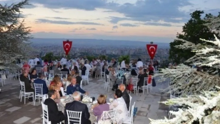 Vali Orhan Düzgün Kıbrıs Barış Harekatına Katılan Kahramanlarla İftarda Buluştu 