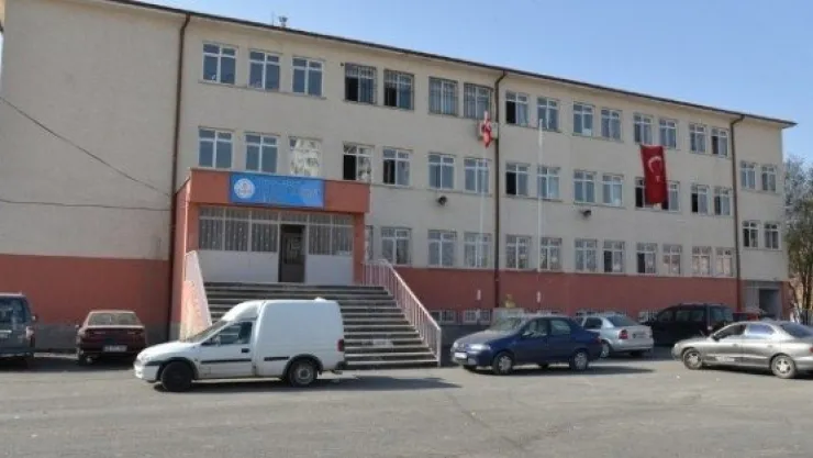 Vali Saffet Arıkan Bedük Ortaokulu'na Çok Amaçlı Spor Ve Sosyal Tesis Salonu 