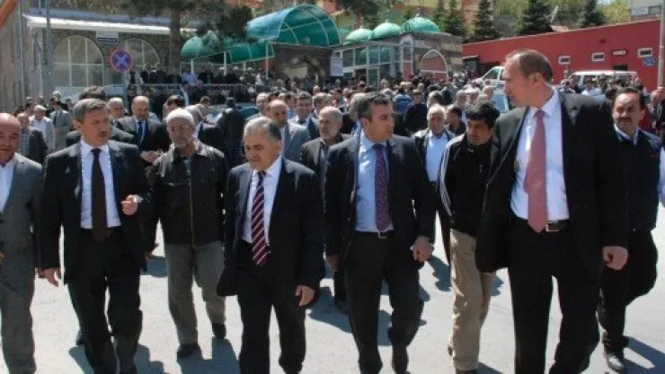 Vali Yılmaz ve Büyükkılıç Hisarcıkta Vatandaşlarla Sohbet Etti