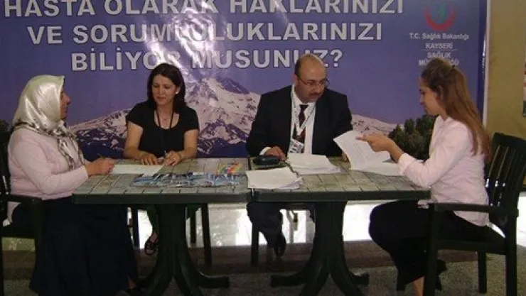 Vatandaşlara Hasta Hakları Anlatılıyor