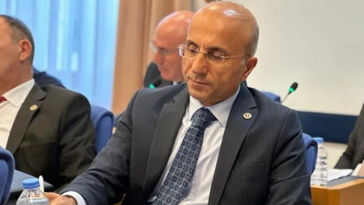 Vekil Aşkın Genç: 'Esnaf, çiftçi ve sanayici borç batağındayken hükümet müteahhitlerin cebini dolduruyor' 