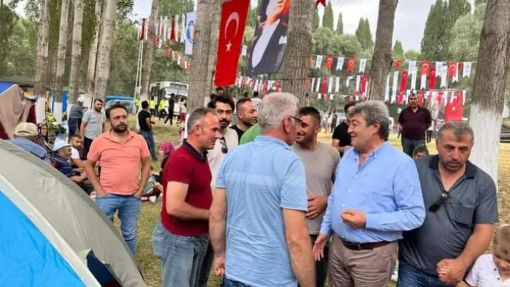 Vekil Ataş, 'Değerlerimizi kirli siyasetinize alet etmeyin'