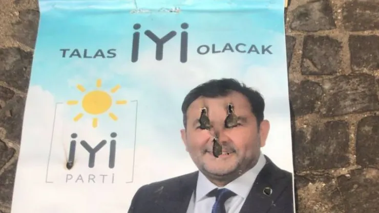 Vekil Ataş'tan, Gözütok'un afişte gözünü oyanlara tepki