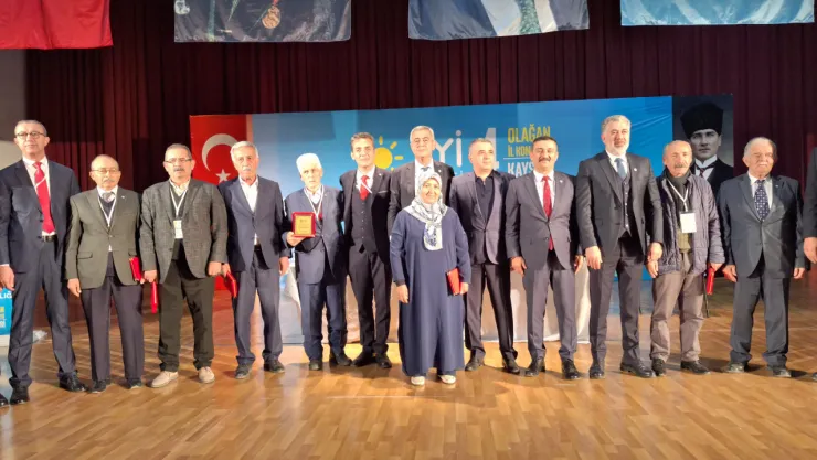 Vekil Türkoğlu 'Treni ve otobanı gelmeyen mahzun hemşehrilerim, makus talihinizi İYİ Parti değiştirecek'