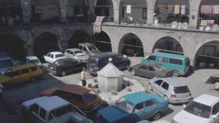Vezir Hanı 'vezir Otoparkı' Oldu 