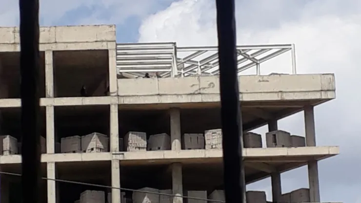 Yabancı uyruklu kişi inşaatta asılı halde bulundu