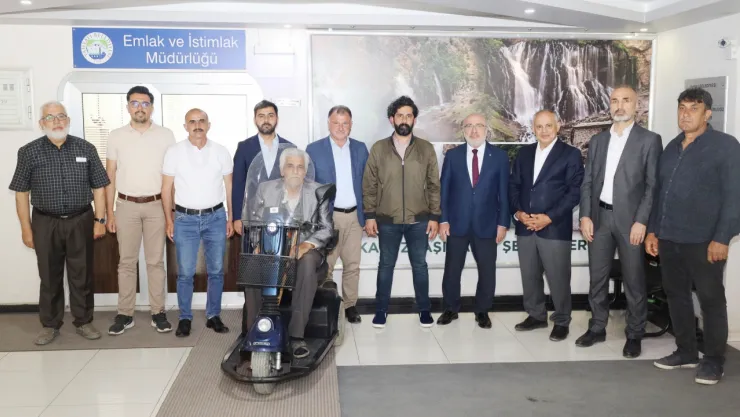 Yahyalı Belediyesi'nden Engelli Vatandaşa Destek: Akülü Araç Teslim Edildi