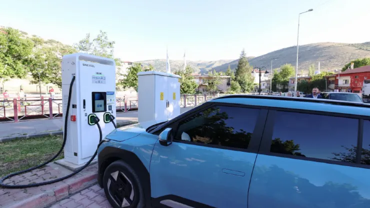 Yahyalı'da Temiz Enerji Dönemi: K-Şarj Elektrikli Araç Şarj İstasyonu Açıldı