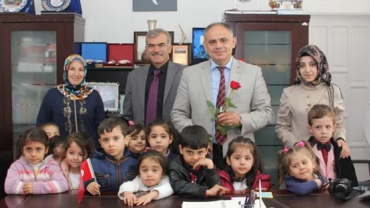 Yahyalılı minikler başkan Öztürk'ün kutlu doğum haftasını kutladı
